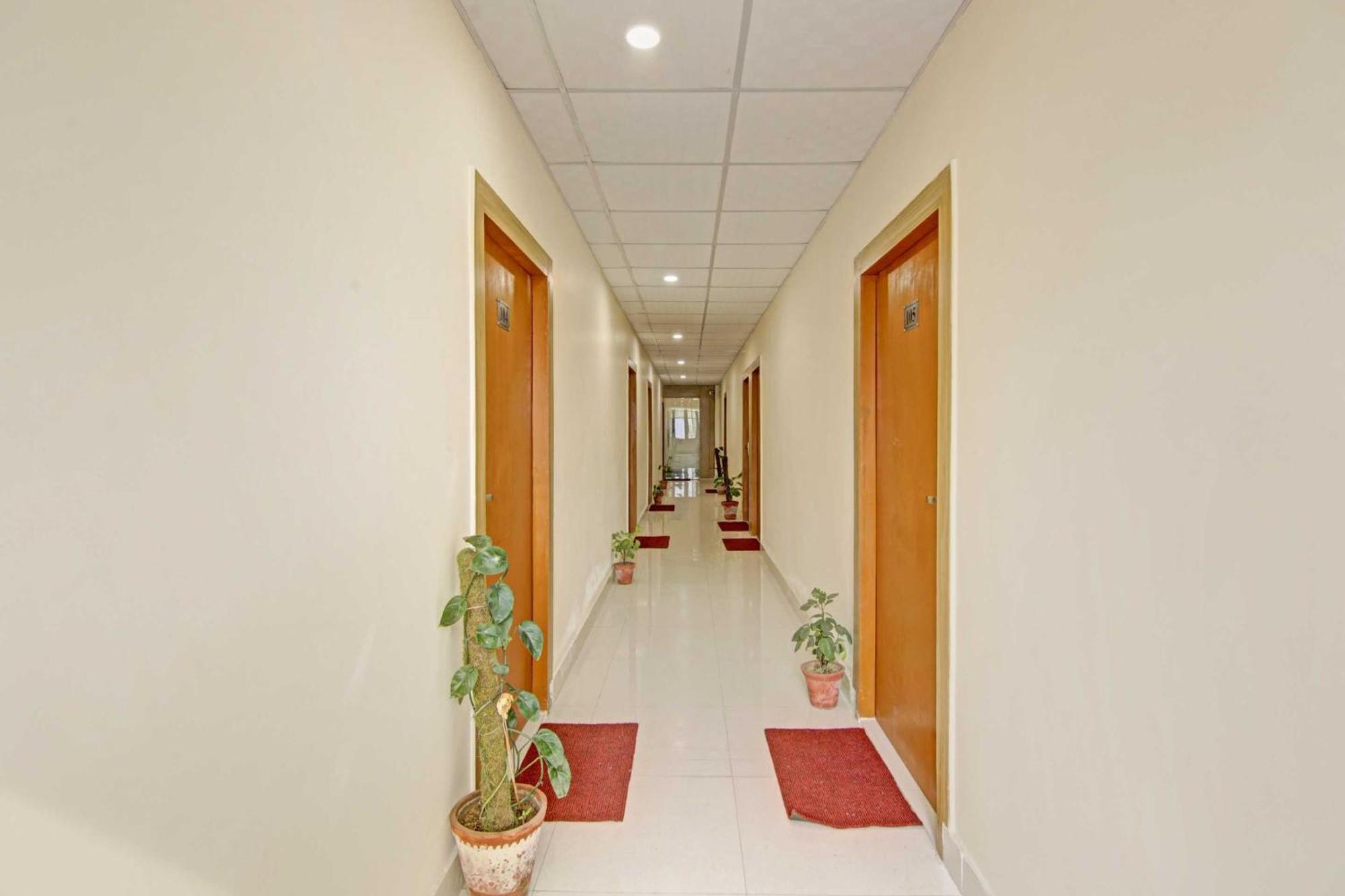 Oyo Flagship 80772 Hotel The Grand Rdc Ghaziabad Εξωτερικό φωτογραφία